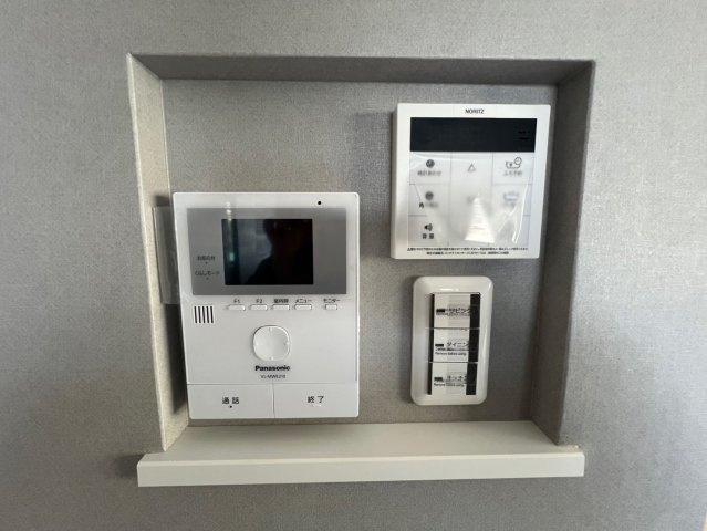 大橋町中古戸建の防犯設備|モニターフォンなどニッチ内に収まっており見た目もオシャレです