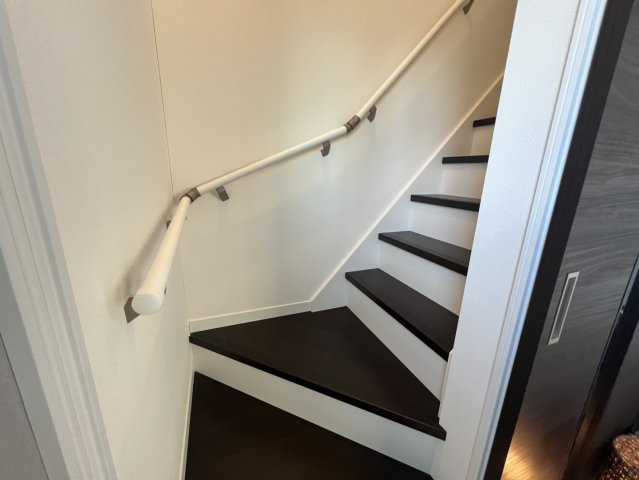 大橋町中古戸建の内装|3階へと続く階段