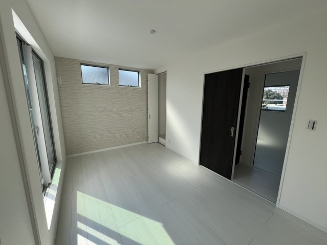 大橋町中古戸建の洋室|スタンダードな洋室です