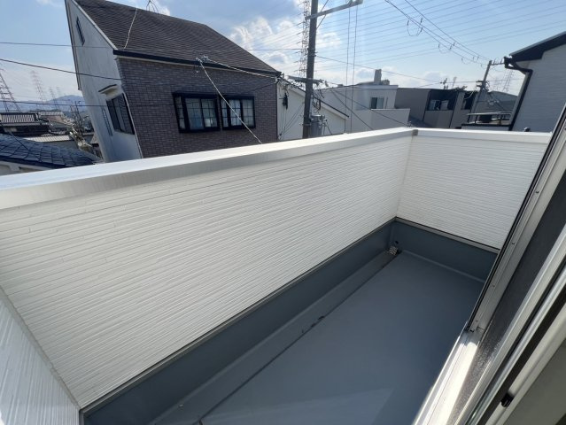大橋町中古戸建のバルコニー|開放的で明るい空間を演出してくれるバルコニーです
