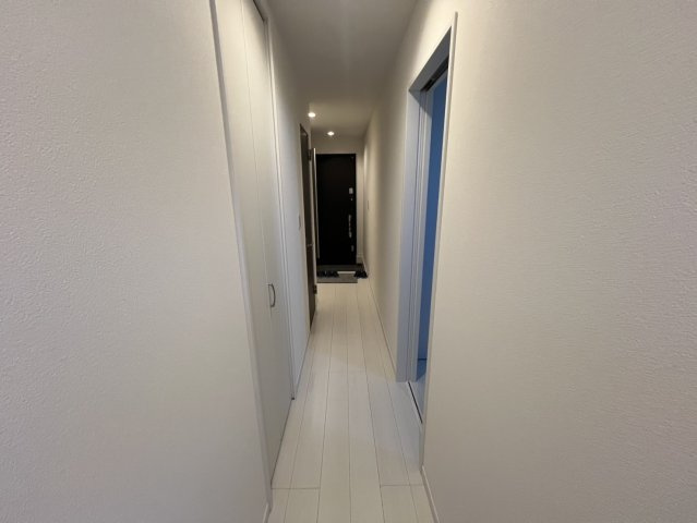 大橋町中古戸建の内装|１階ホールです