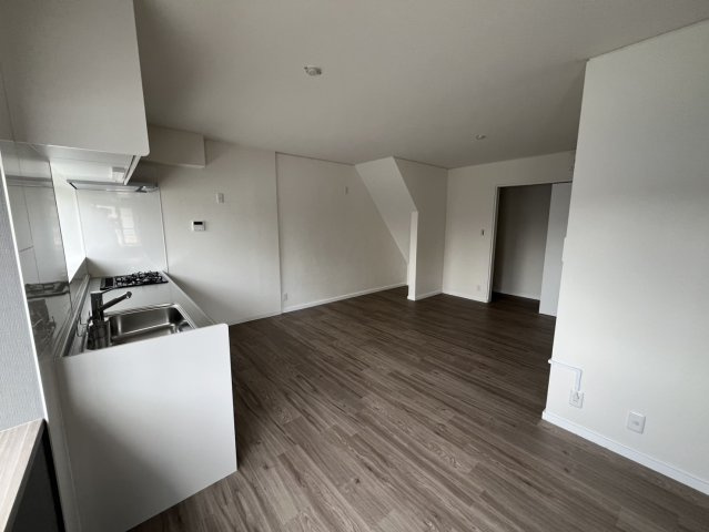 岡山5丁目中古戸建の居間・リビング|こちらのリビングで趣味の時間をお楽しみください