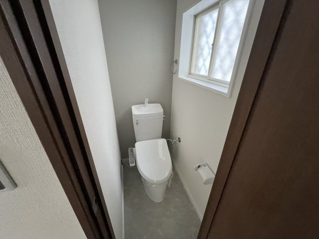 岡山5丁目中古戸建のトイレ|3階トイレです