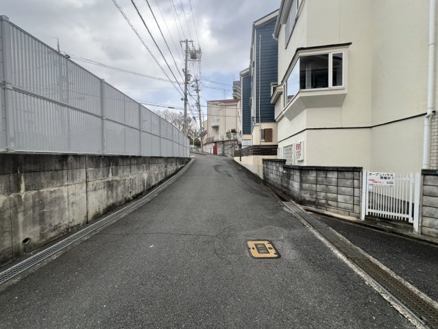 岡山5丁目中古戸建の前面道路含む現地写真|前面道路含む現地写真です