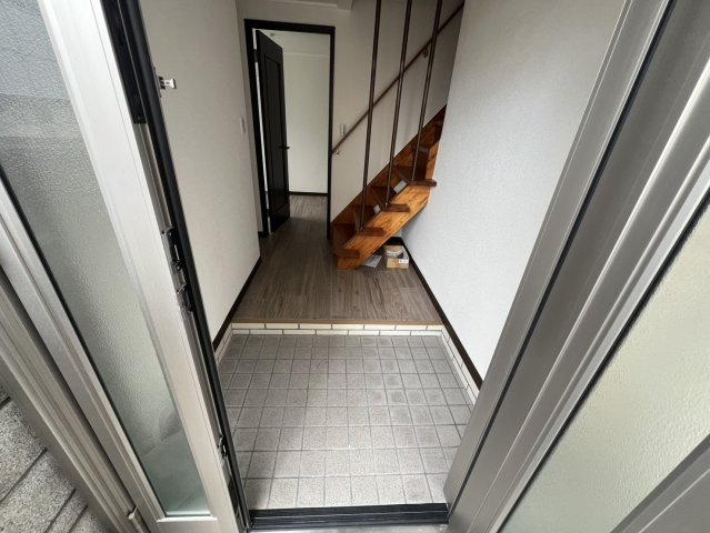 岡山5丁目中古戸建の玄関|広々とした玄関です