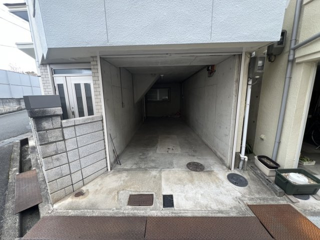 岡山5丁目中古戸建の駐車場|駐車場があるので、車を買う予定の方も安心です