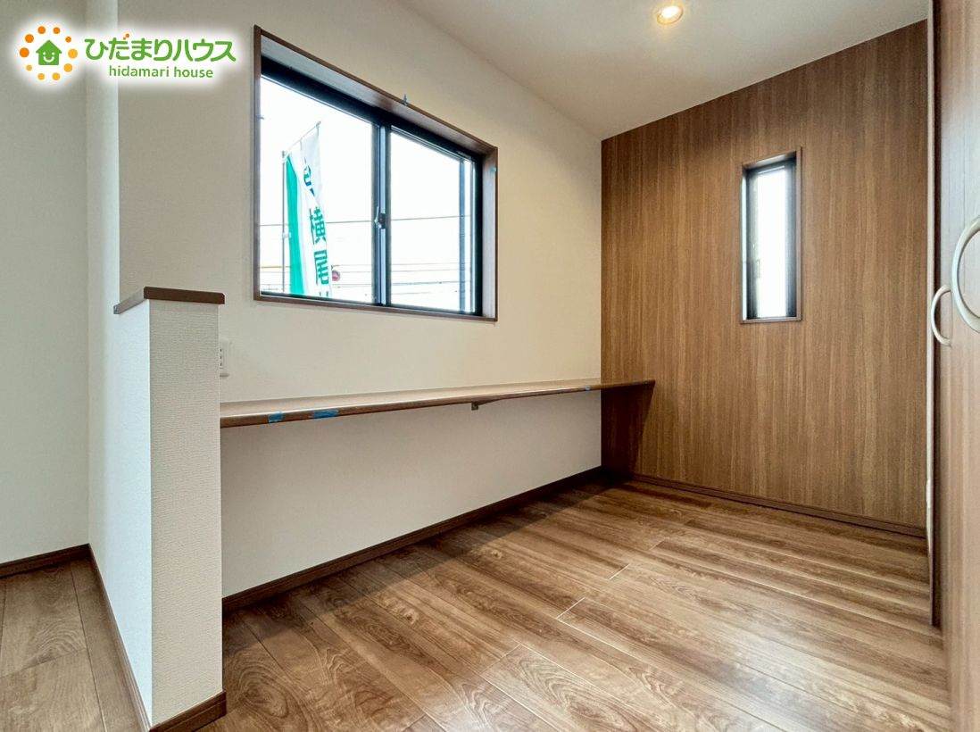 熊谷市久保島　第2期　新築戸建　ワイウッドコート　　01の内装|お子様の勉強机にも、ママの家事の場所にも・・用途いろいろスタディーカウンター完備☆彡									
