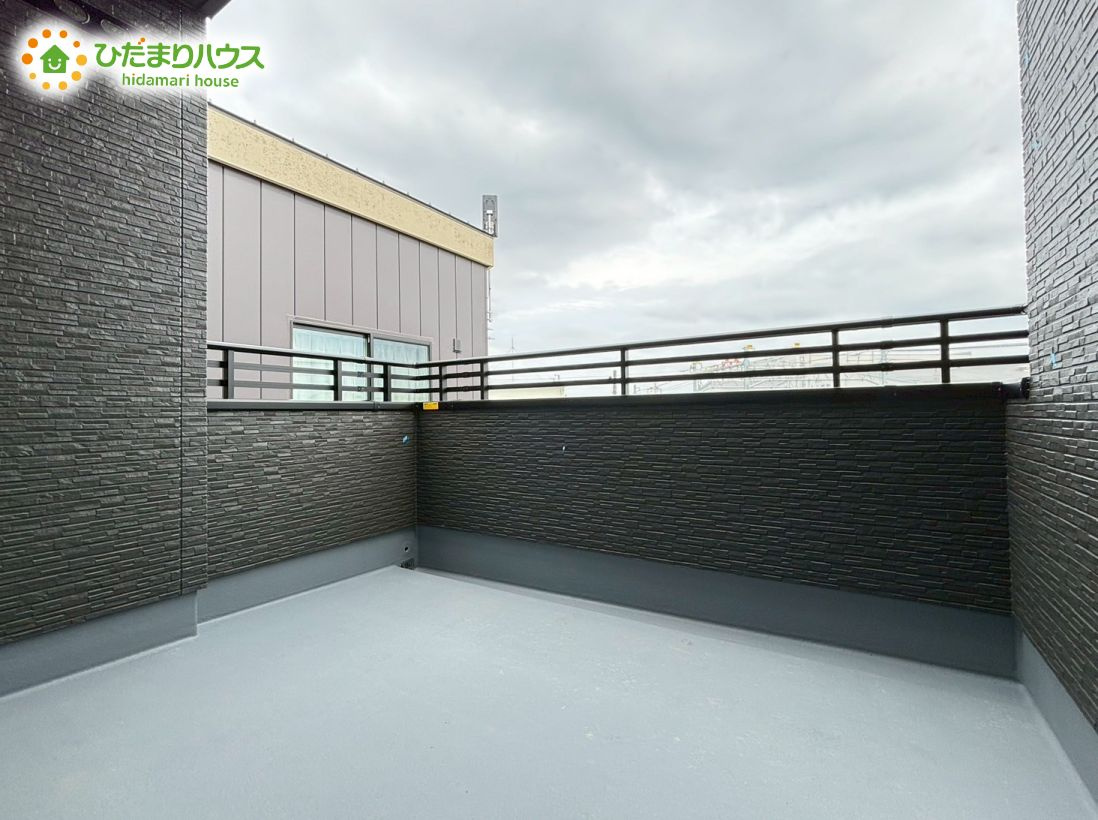 熊谷市久保島　第2期　新築戸建　ワイウッドコート　　01のバルコニー|雨の日も安全なインナーバルコニー！
安心してお出かけできますね♪					
