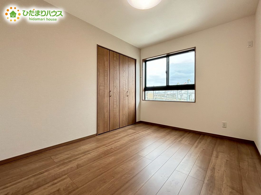 熊谷市久保島　第2期　新築戸建　ワイウッドコート　　01の洋室|明るい空間の居室です(*^-^*)			
