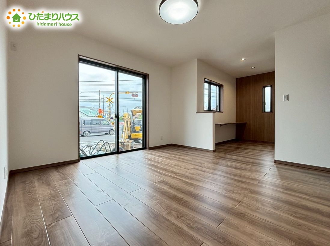 熊谷市久保島　第2期　新築戸建　ワイウッドコート　　01の居間・リビング|20帖の広々ファミリーラウンジ♪
お友達や親戚とホームパーティもいいですね(*^^*)					
