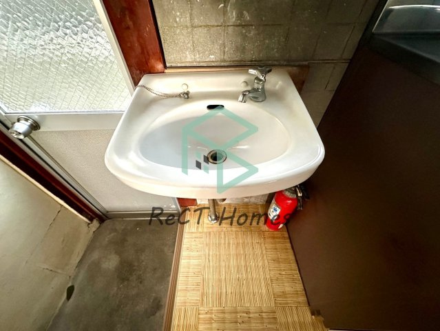 明石市太寺天王町の一戸建ての独立洗面台