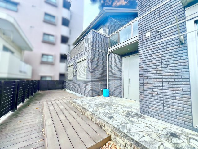 天白区八事石坂戸建の庭|南側にはウッドデッキもあります！