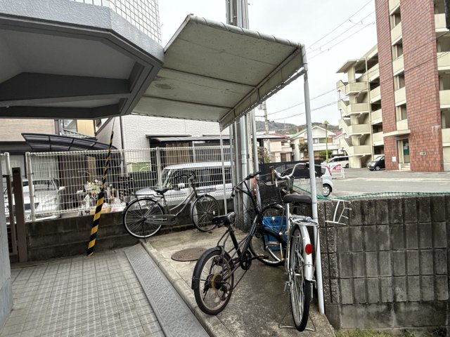 フローラル北平野の駐車場