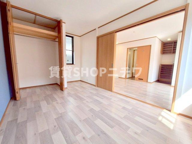 高橋メゾンの寝室|★寝室広々★収納もタップリ★
