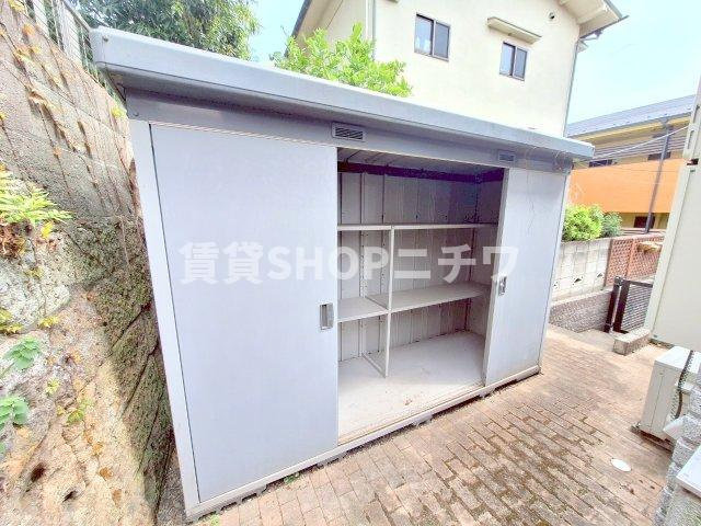 高橋メゾンの収納|★玄関横には専用物置もございます★
