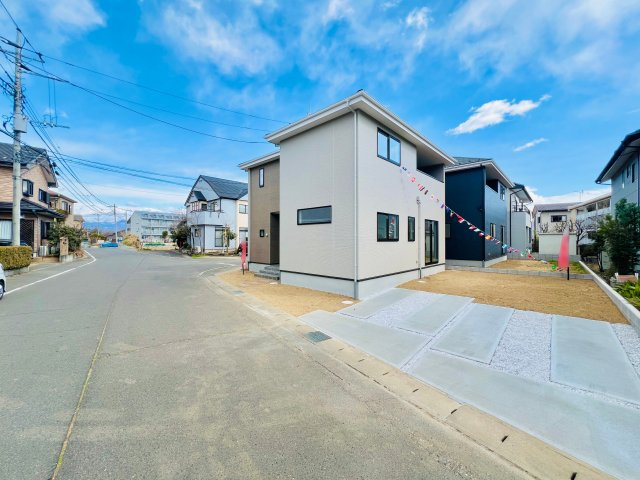 前橋市下新田町の前面道路含む現地写真|閑静な住宅街で車の通りも少なく駐車も楽々♪