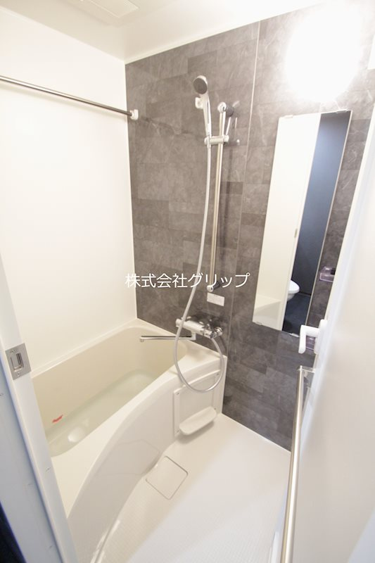 Le'a横濱大通り公園弐番館の浴室