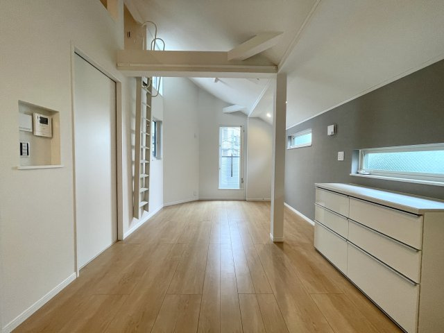 ＜LIBERi リーベリー＞練馬区春日町5丁目　子育て最適エリア　限定1棟の居間・リビング