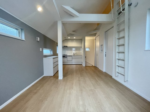 ＜LIBERi リーベリー＞練馬区春日町5丁目　子育て最適エリア　限定1棟の居間・リビング