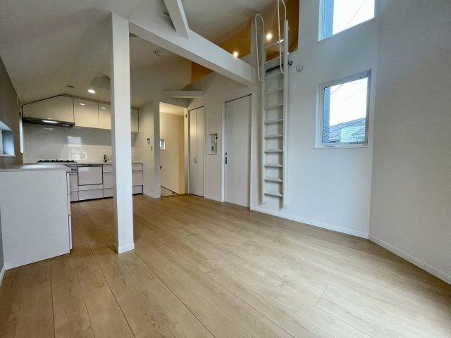 ＜LIBERi リーベリー＞練馬区春日町5丁目　子育て最適エリア　限定1棟の居間・リビング