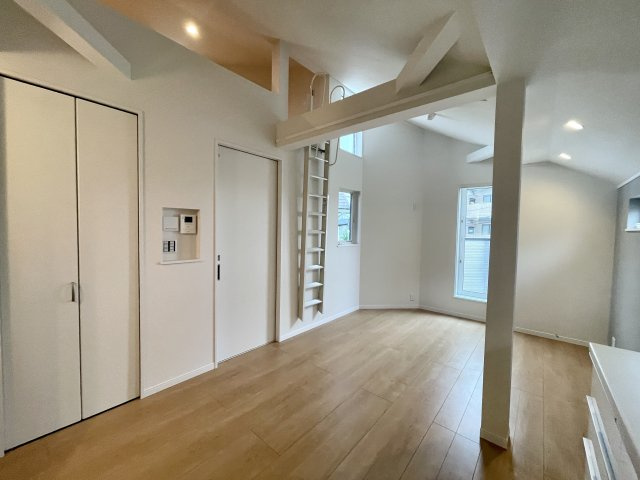 ＜LIBERi リーベリー＞練馬区春日町5丁目　子育て最適エリア　限定1棟の居間・リビング