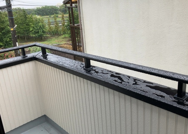 【バルコニー】 | バルコニーは、室外の専用スペースのうち、「屋根がなく開放された空間」であるものを指します。ベランダより広いタイプのものが多く、日当たりもよいため家庭菜園などを楽しみたい人にとって適した環境となります。