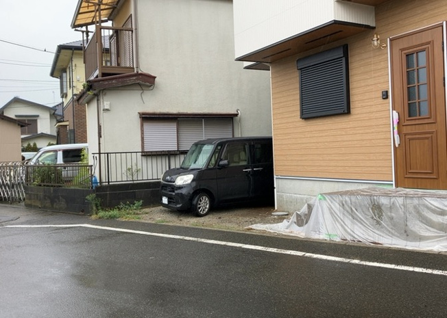 【駐車場】 | 駐車場と明記されていても、最小スペースでつくられた駐車場だと大型車は駐車できなかったり、出入りしにくくなったりする可能性があります。お車のサイズと購入したい物件の駐車場のサイズを現地で確認しましょう。