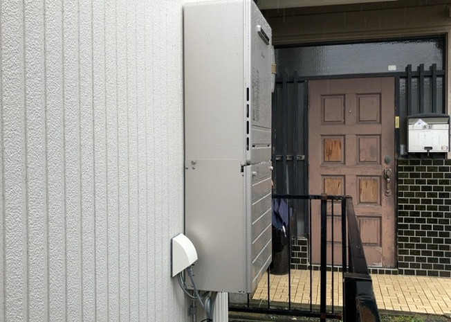 【発電・温水設備】 | 省エネ給湯器とは従来型の給湯器より熱効率が高く、少ない燃料でたくさんのお湯を沸かすことが出来る高効率な給湯器のことを指します。また、省エネ給湯器には種類があり、利便性や効果なども様々です。