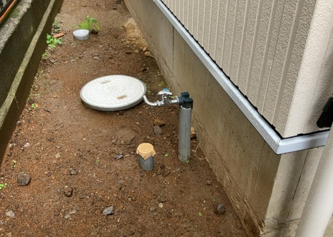 【設備】 | 敷地内には、散水栓や立水栓があります。水道水を直接利用できるため、水を運ぶ手間を省くことが出来ます。大量の水を必要とする洗車作業や清掃などに役立ちます。その他設備とあわせて、現地でご確認ください。