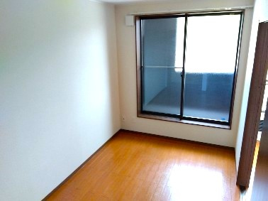 クレアージュ小中野Aの洋室