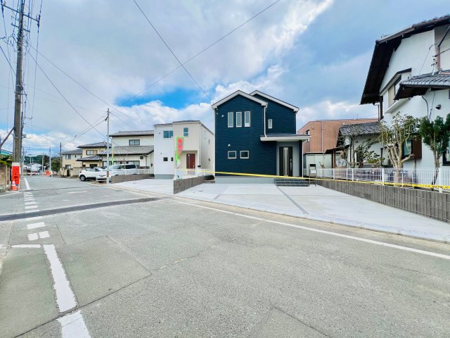 前橋市緑が丘町の前面道路含む現地写真|閑静な住宅街で駐車も楽々♪