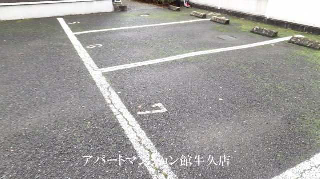 レオパレスさちの駐車場