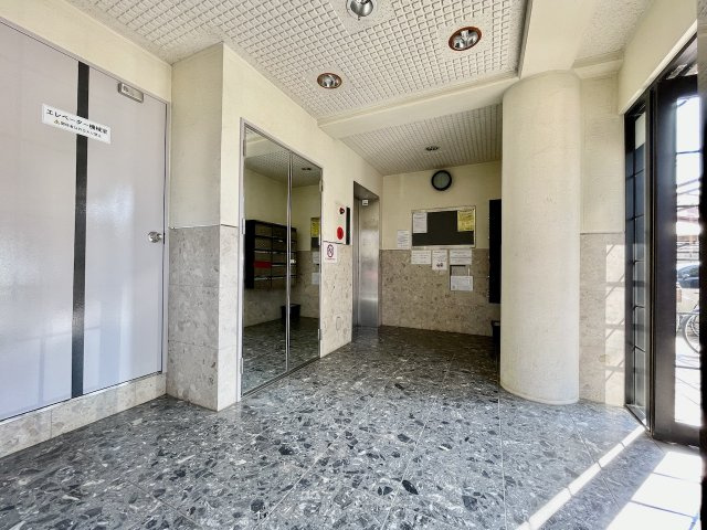 フィオレ井尻のエントランス