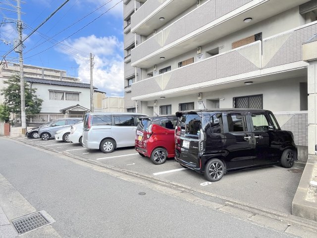 フィオレ井尻の駐車場