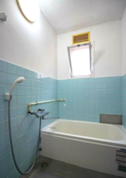 冬野テラスハウスの浴室