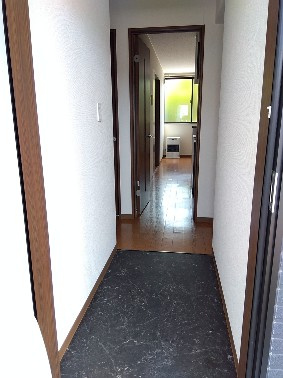 クレアージュ小中野Bの玄関