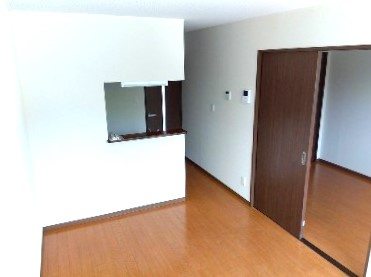 クレアージュ小中野Bの居間・リビング