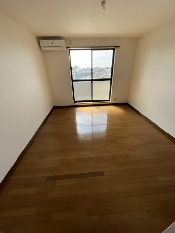 クィーンヒルズ立願寺参番館の居間・リビング