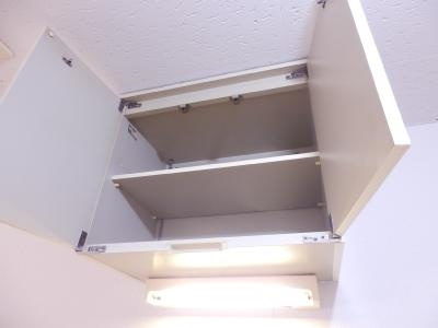 西田マンションの内装|キッチン上部棚