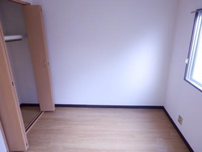 西田マンションの寝室|洋室