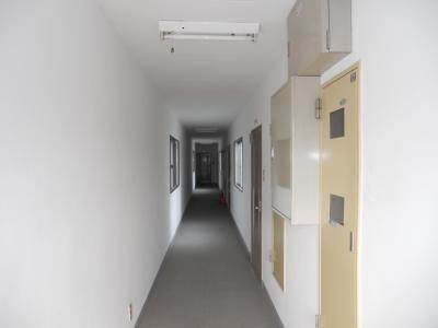 西田マンションのその他|廊下