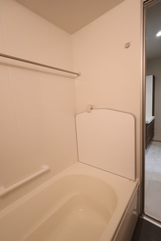 《仲介手数料無料》南区白幡６丁目1373-7(全1戸)新築一戸建てFelidiaGardenの浴室|撮影日 2025年8月21日 13:20 晴れ