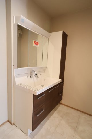 【独立洗面台】 | 《仲介手数料無料》南区白幡６丁目1373-7(全1戸)新築一戸建てFelidiaGarden | 撮影日 2025年8月21日 13:20 晴れ