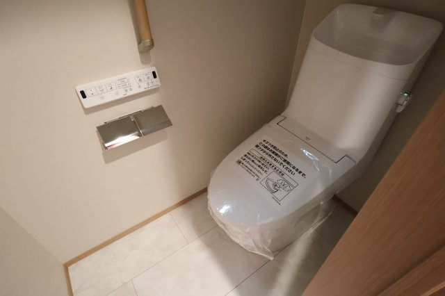 【トイレ】 | 《仲介手数料無料》南区白幡６丁目1373-7(全1戸)新築一戸建てFelidiaGarden | 撮影日 2025年8月21日 13:20 晴れ