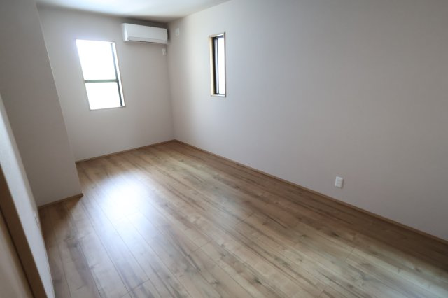 《仲介手数料無料》南区白幡６丁目1373-7(全1戸)新築一戸建てFelidiaGardenの洋室|撮影日 2025年8月21日 13:20 晴れ