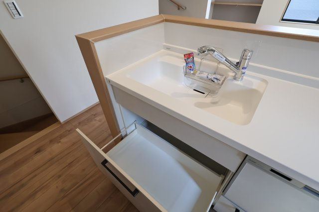 【キッチン】 | 《仲介手数料無料》南区白幡６丁目1373-7(全1戸)新築一戸建てFelidiaGarden | 撮影日 2025年8月21日 13:20 晴れ