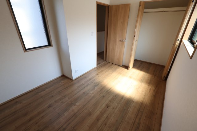 《仲介手数料無料》南区白幡６丁目1373-7(全1戸)新築一戸建てFelidiaGardenの洋室|撮影日 2025年8月21日 13:20 晴れ