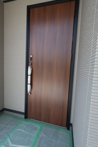 《仲介手数料無料》南区白幡６丁目1373-7(全1戸)新築一戸建てFelidiaGardenの玄関|撮影日 2025年8月21日 13:20 晴れ