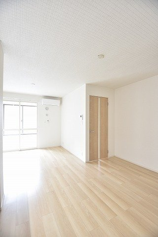 プランドール谷津の居間・リビング