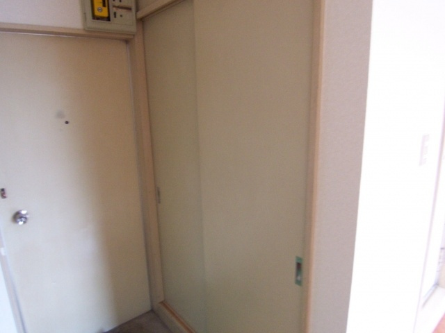 パブリック２４の玄関